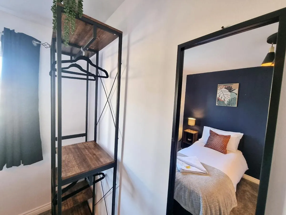 Stylish 3 Bedrooms & 2 Bathrooms House, Free Parking On Premises! Cambridge Dom wakacyjny