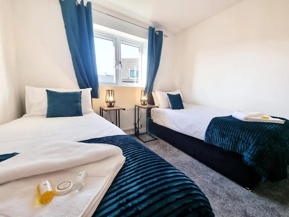 Stylish 3 Bedrooms & 2 Bathrooms House, Free Parking On Premises! Cambridge Dom wakacyjny